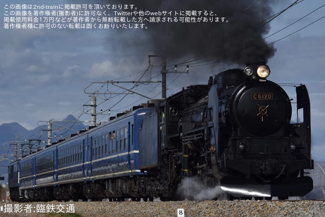 【JR東】C61-20+12系4両+EF64-1001による両毛線試運転を伊勢崎～駒形間で撮影した写真