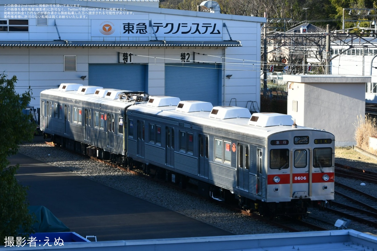 【東急】8500系デハ8537が赤帯にの拡大写真