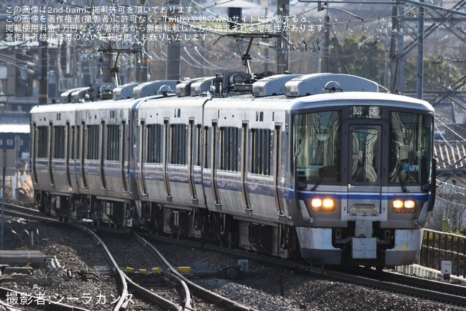 【JR西】521系G24編成吹田総合車両所本所出場回送を堅田駅で撮影した写真