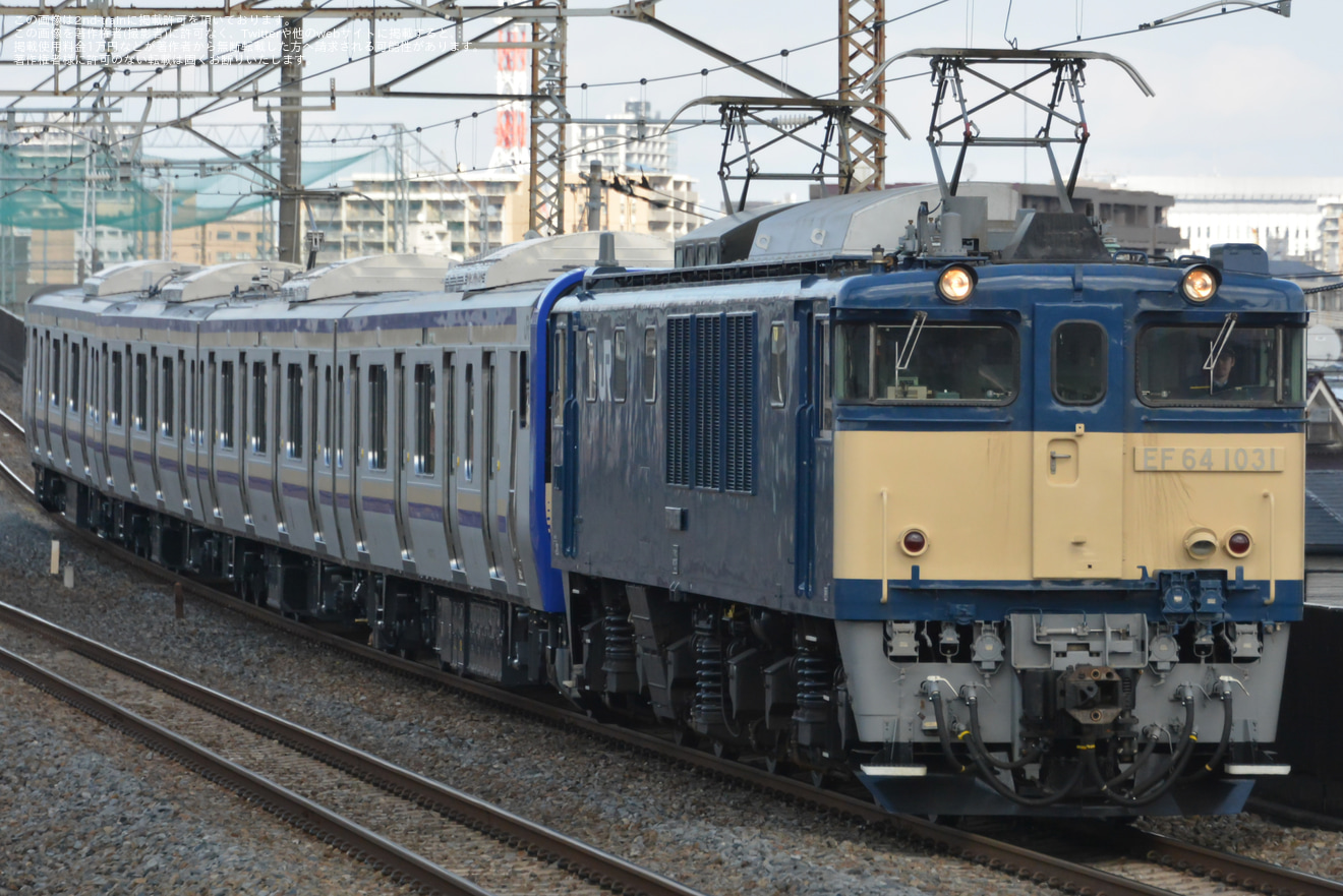 【JR東】E235系1000番台クラJ-31編成 配給輸送の拡大写真