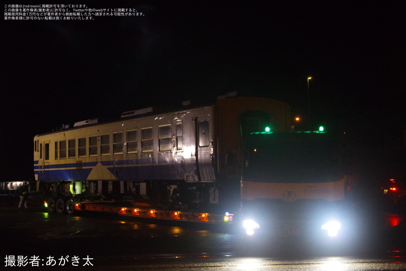 【JR東】キハ48形が新潟東港まで陸送の拡大写真