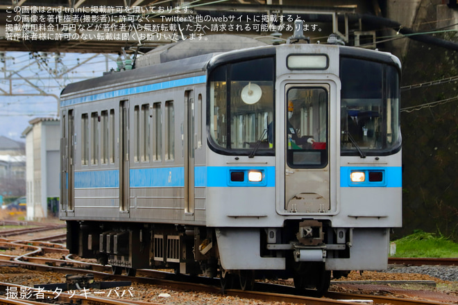 【JR四】7000系7015号車が多度津工場出場を多度津駅で撮影した写真