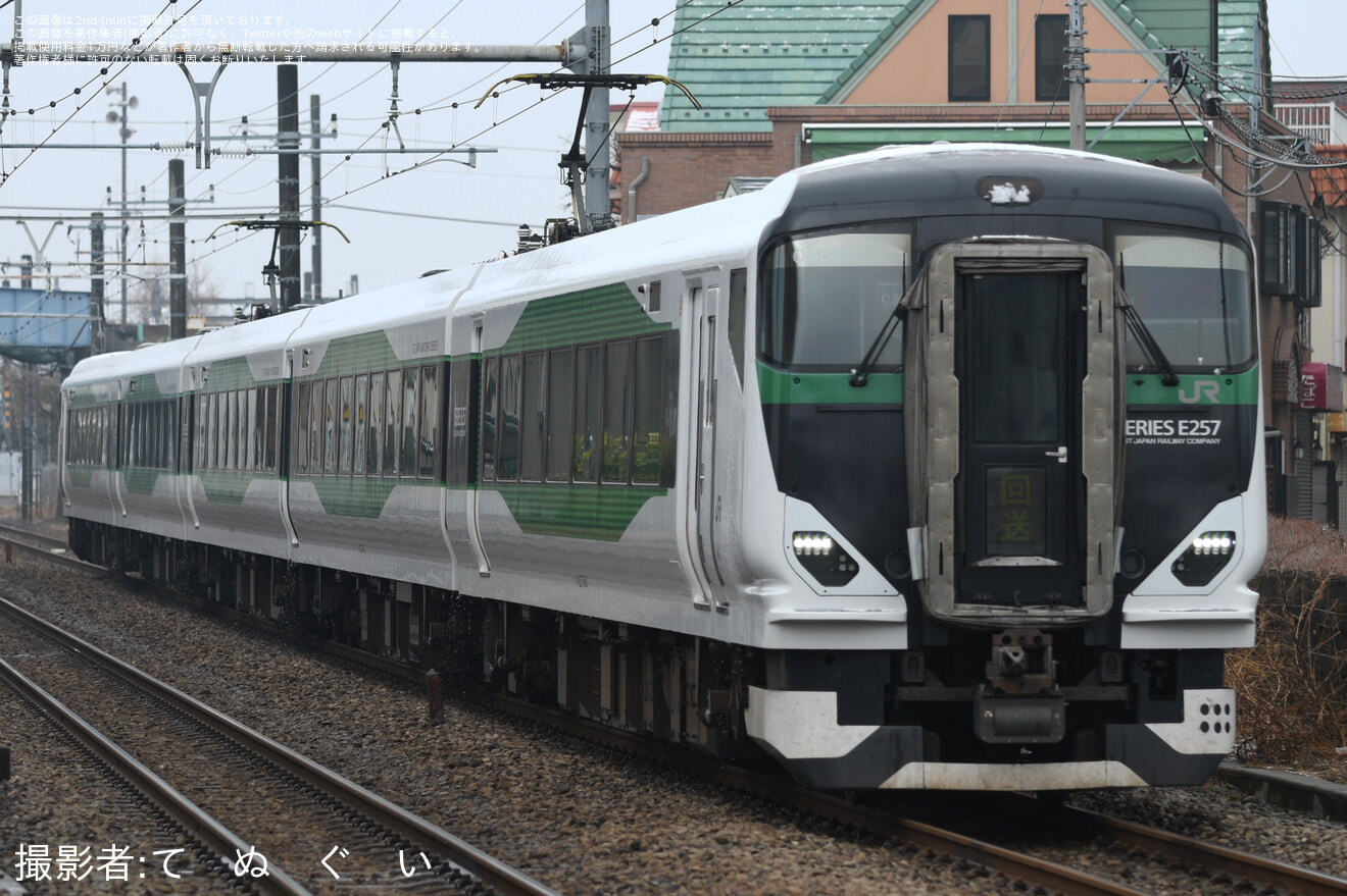 【JR東】E257系OM-51編成が拝島から新宿へ回送の拡大写真