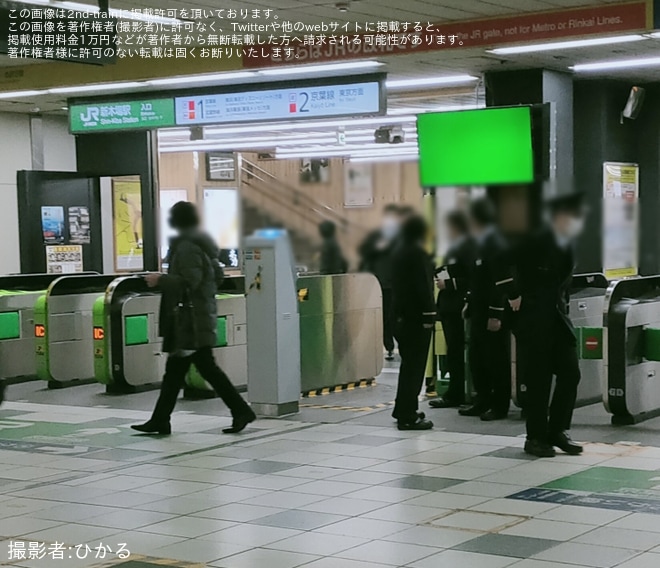 【JR東】新木場駅に簡易suica改札機が設置され運用中を新木場駅で撮影した写真