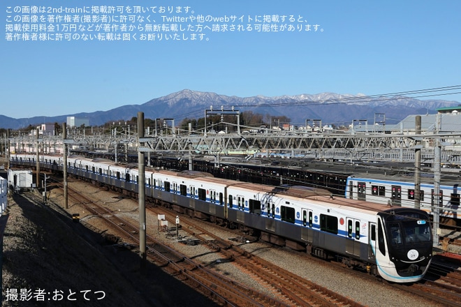 【東急】東急車の快速海老名行きが運行終了、3020系3123F「新幹線デザインラッピングトレイン」ラッピング充当を海老名～かしわ台間で撮影した写真