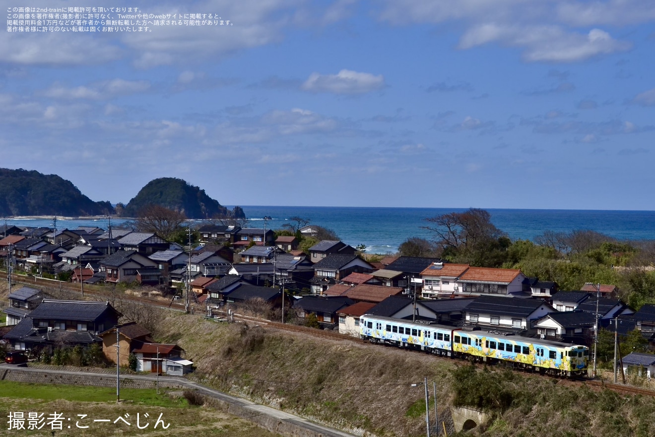 【JR西】キハ47-1025+キハ47-146が「とっとりサンド列車 」ラッピングとなり運行開始の拡大写真