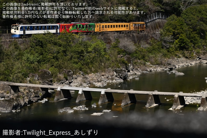 【JR四】「予土線3兄弟三重連『スプリングクルーズ号』」ツアーが催行を不明で撮影した写真