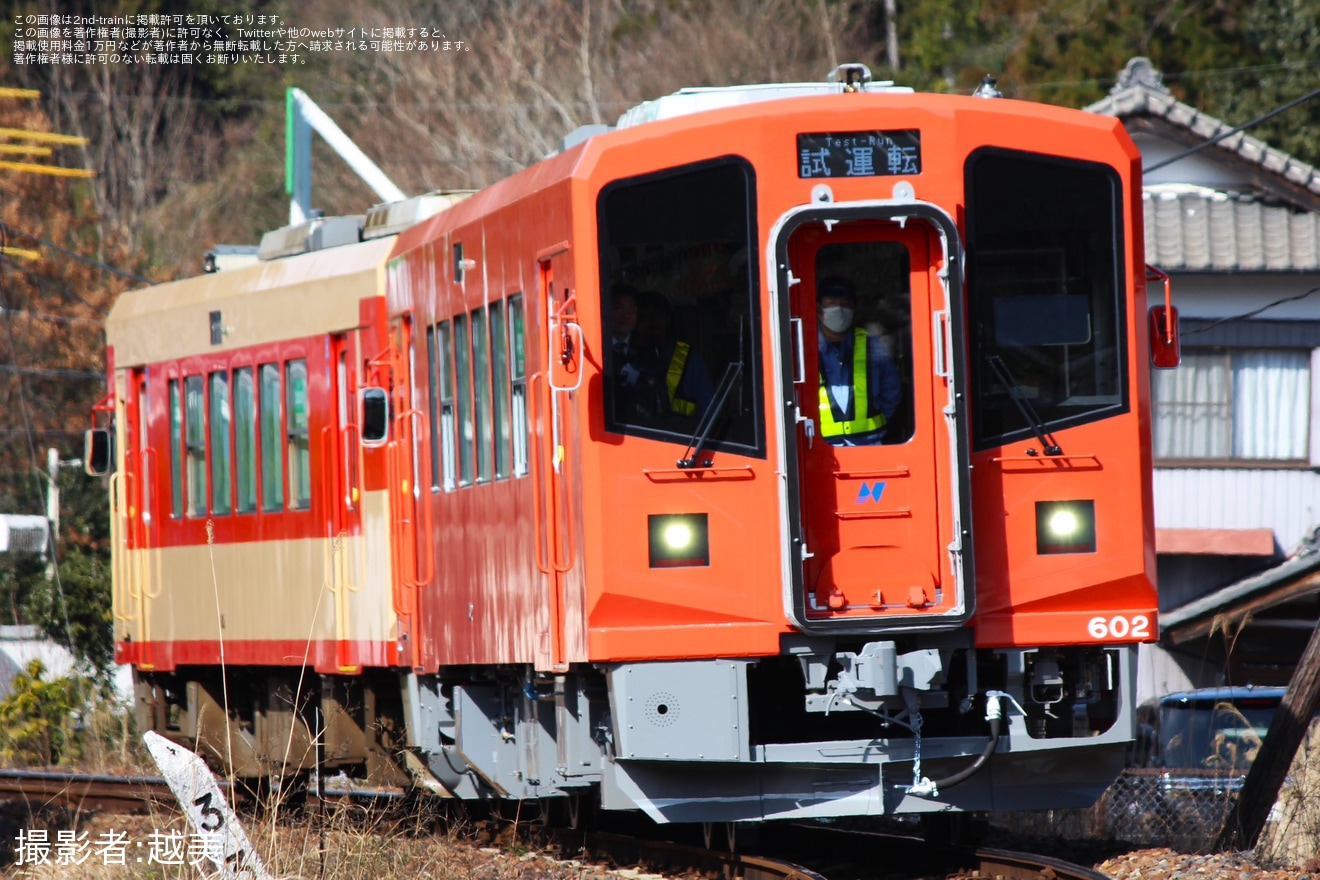 【長良川】ナガラ602(首都圏色)とナガラ601(国鉄色)が連結し試運転の拡大写真