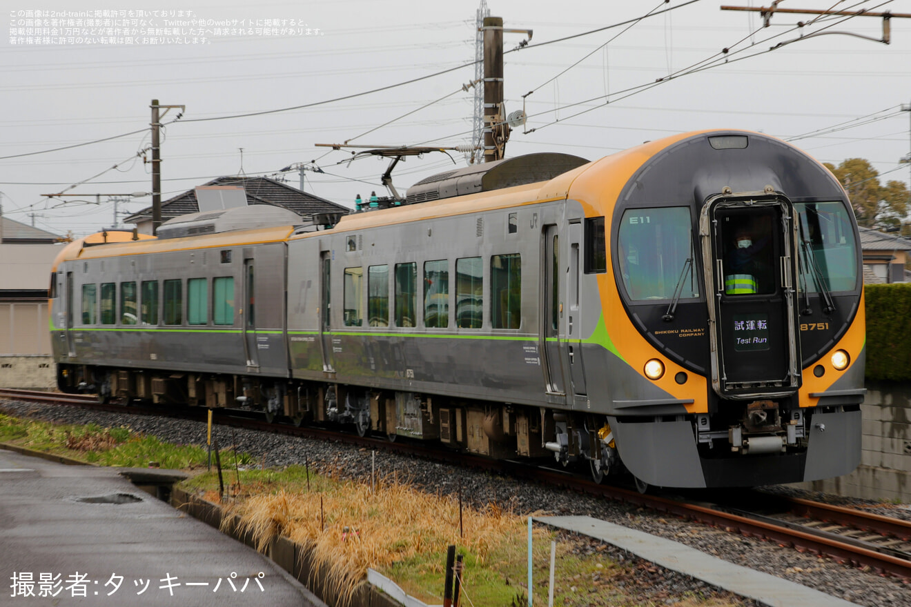 【JR四】8600系E11編成が検査を終えて多度津工場出場試運転の拡大写真