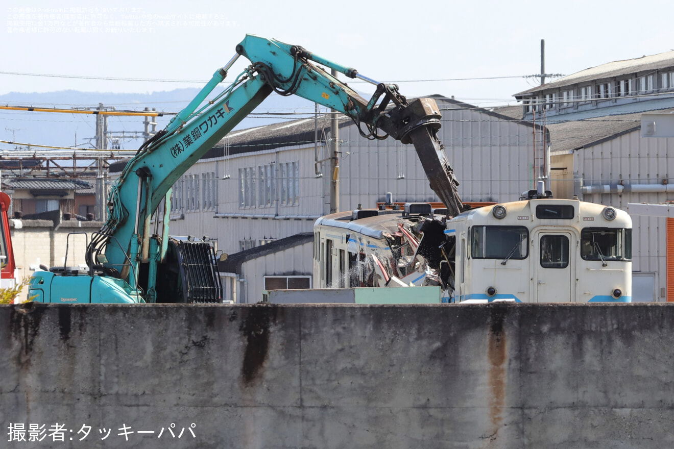 【JR四】多度津工場でキハ40-2143が解体の拡大写真