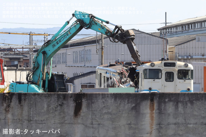 【JR四】多度津工場でキハ40-2143が解体を多度津工場で撮影した写真