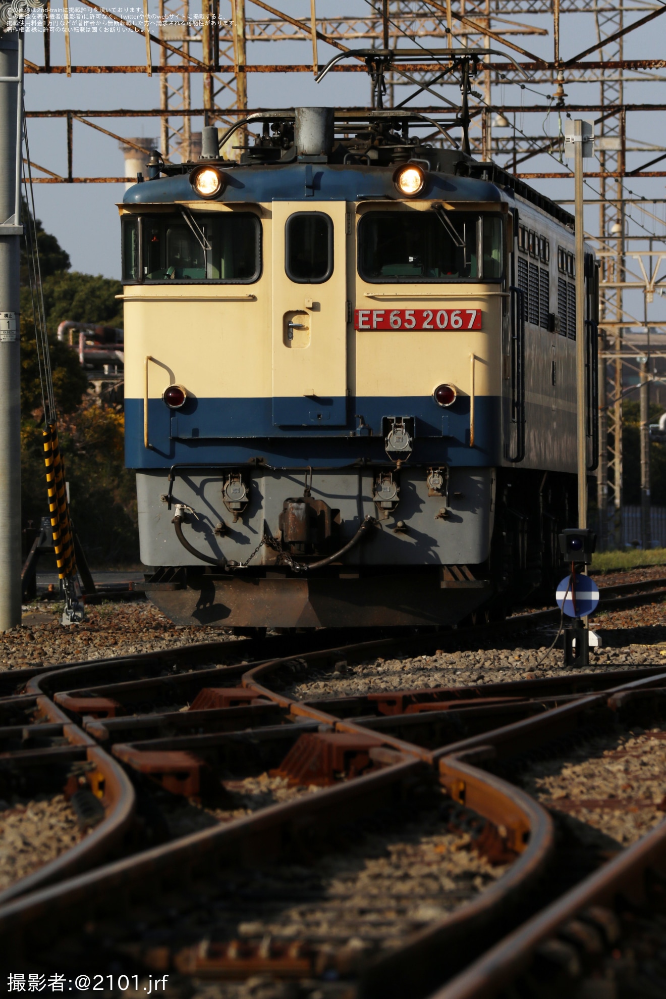 【JR貨】土砂輸送がEF65-2067牽引で運転の拡大写真