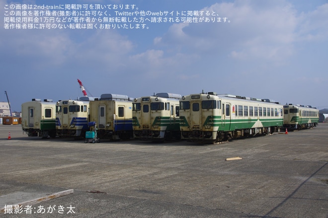 【JR東】キハ48形3両・キハ40形2両が新潟東港まで陸送済