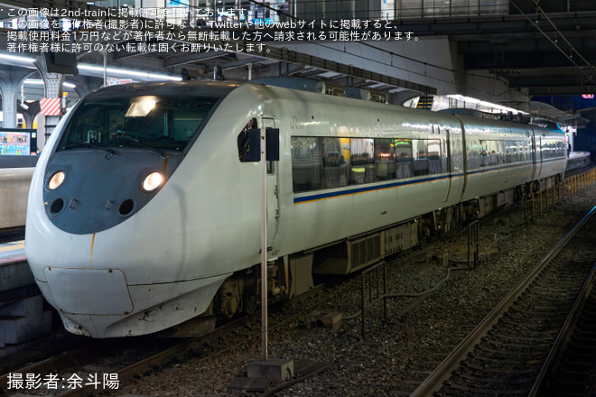 【JR西】681系W11編成転属回送を大阪駅で撮影した写真