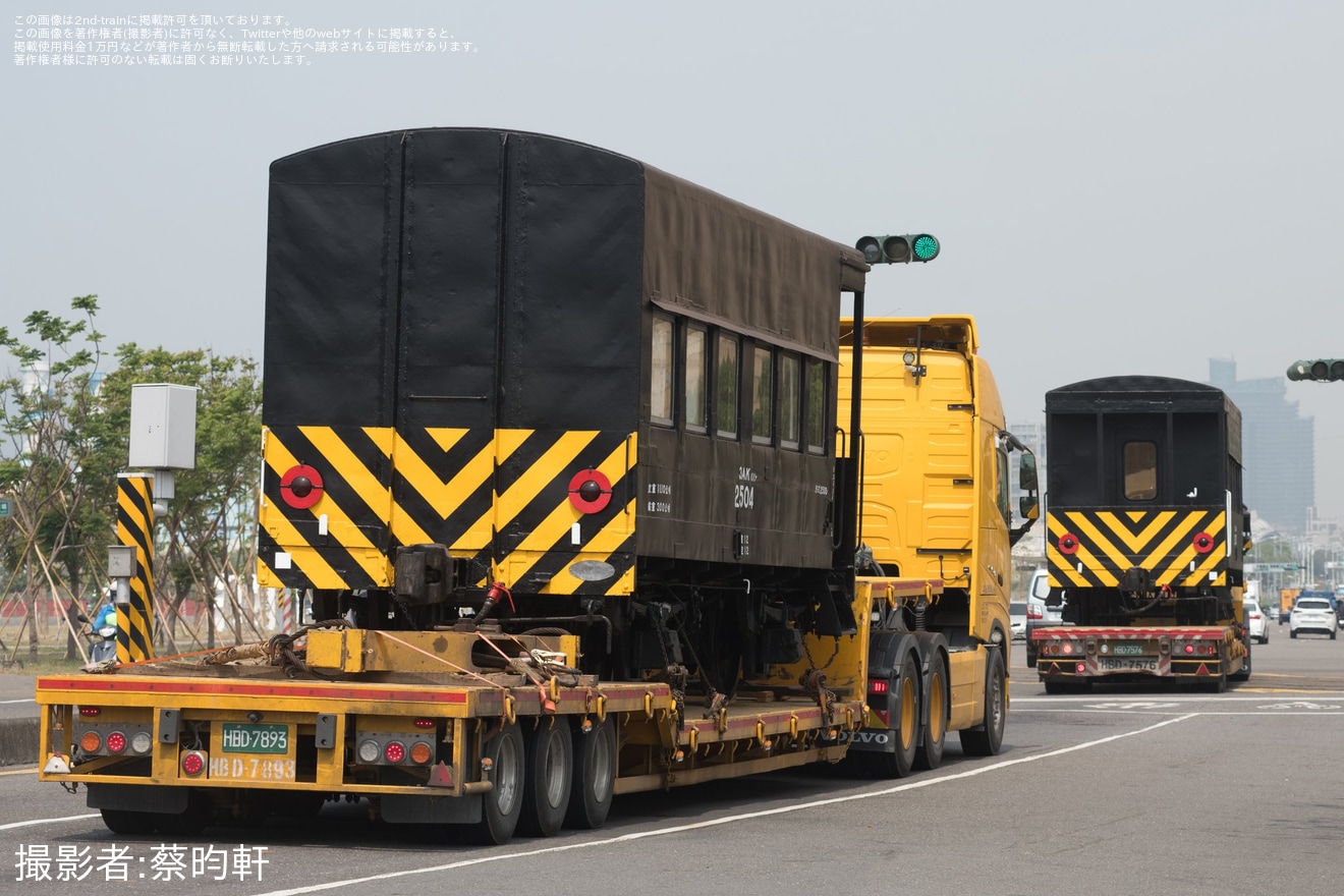 【台鐵】車掌車のAK2020とAK2504が陸送の拡大写真