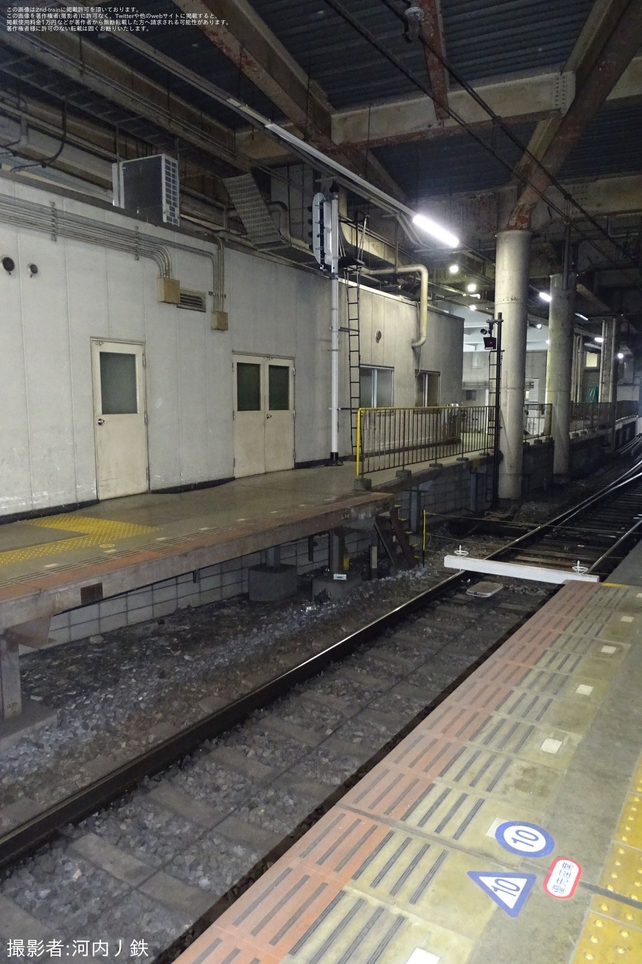 【近鉄】大阪上本町駅の3号線が使用終了し線路が封鎖されるの拡大写真