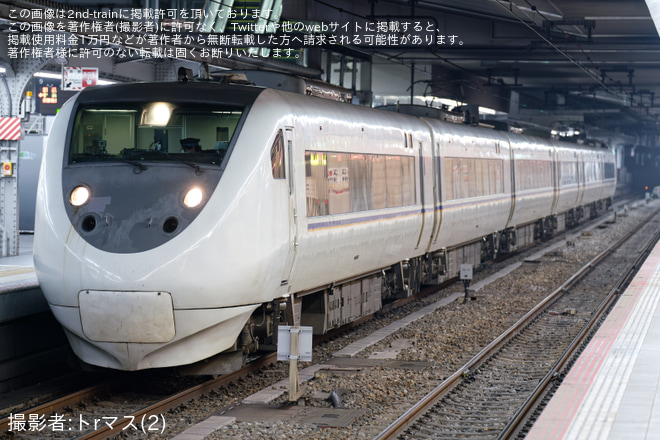 【JR西】681系W12編成 「らくラクびわこ」幕で米原へ回送を大阪駅で撮影した写真