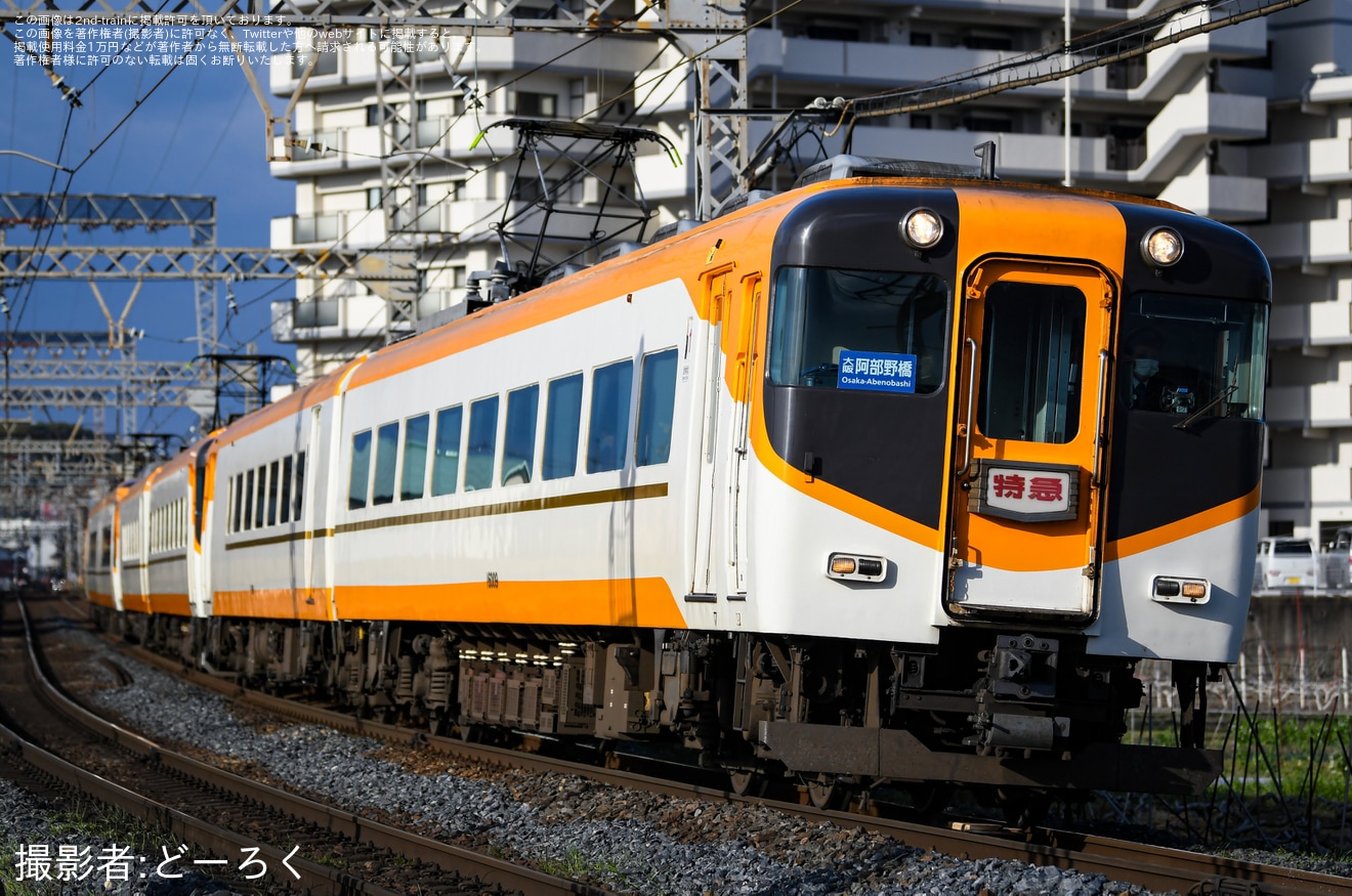 【近鉄】さくらライナー重連だった列車がブツ6の特急 大阪阿部野橋行きにの拡大写真