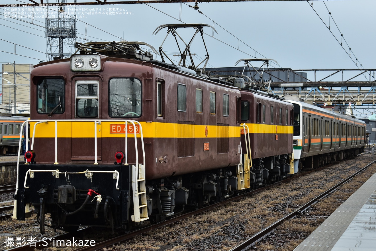 【三岐】元211系SS2編成とSS3編成がED45形ED453+ED458で入換の拡大写真