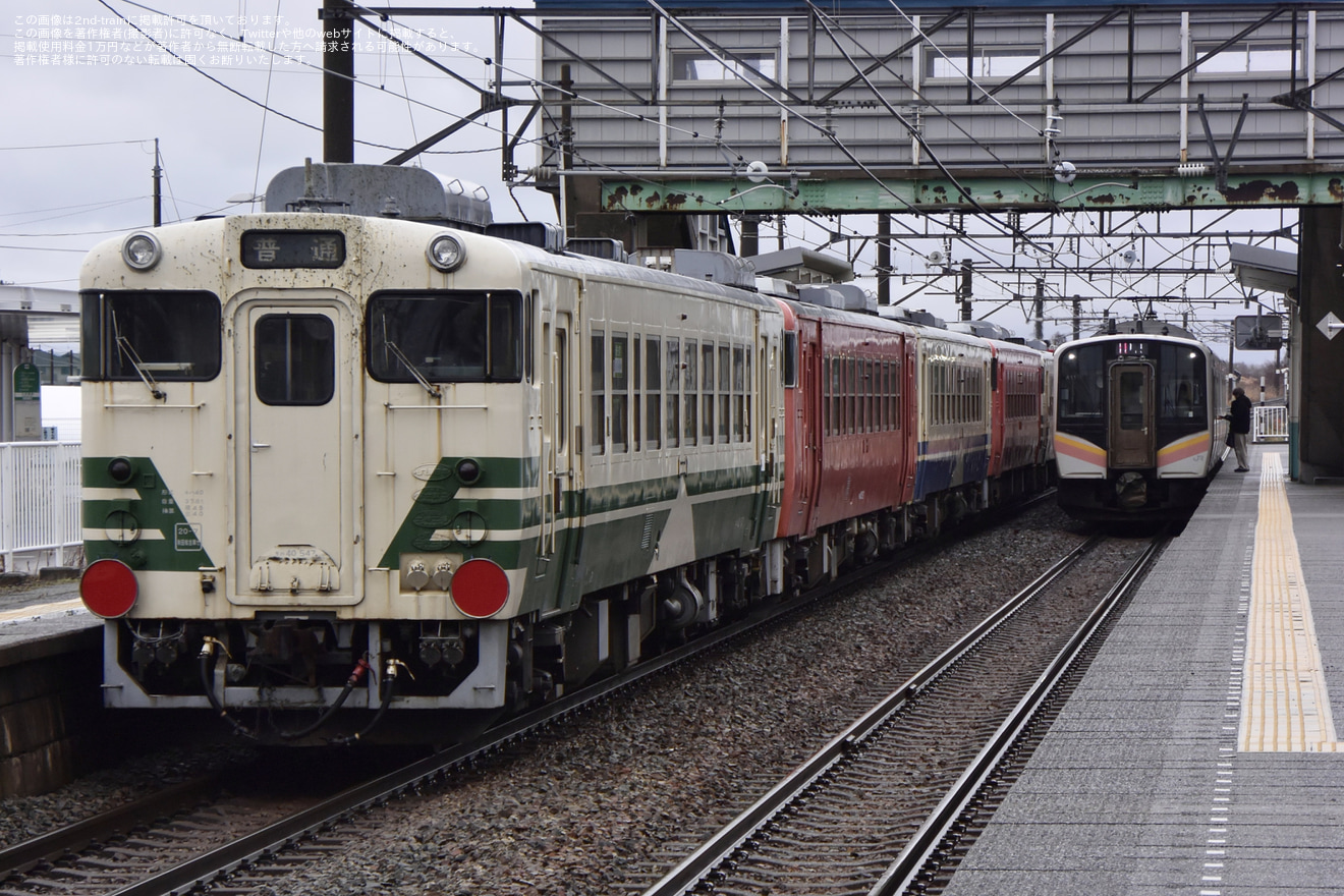 【JR東】キハ40形3両・キハ48形2両が甲種輸送の拡大写真