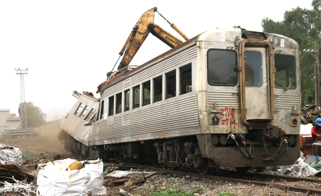 【台鐵】DR2700型DR2714が台東駅解体線で解体中を不明で撮影した写真
