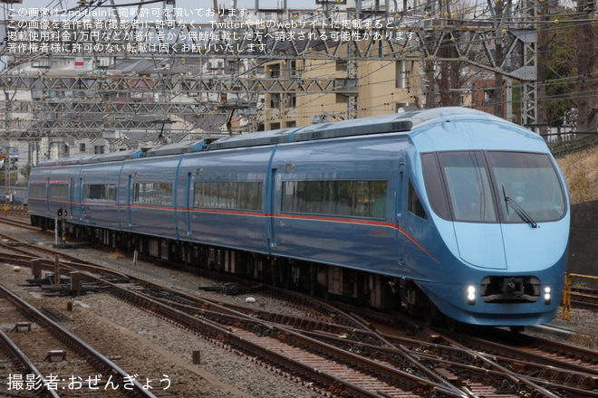 【小田急】特別団体専用列車「よみうりランド60周年号」運転を新百合ヶ丘駅で撮影した写真