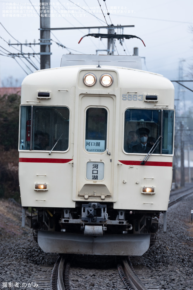 【富士山麓】臨時列車「桜満喫号」運転を富士急ハイランド～河口湖間で撮影した写真