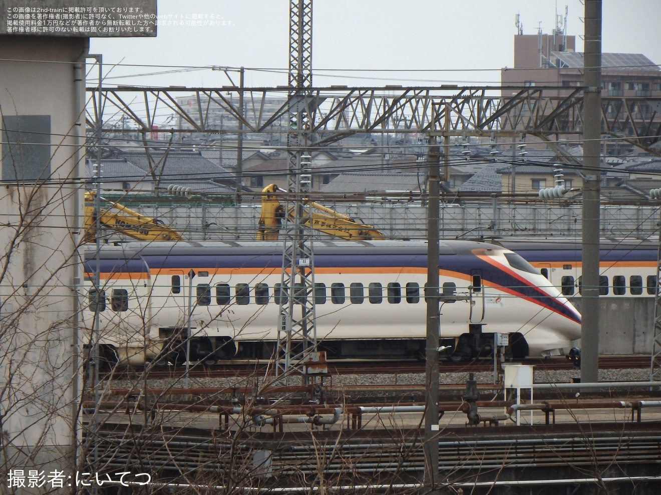 【JR東】E3系L53編成が新潟新幹線車両センターの解体線への拡大写真