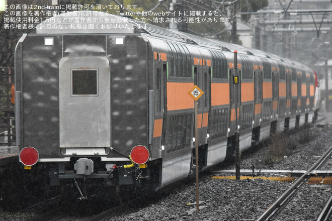 【JR東】E233系グリーン車8両甲種輸送を北鎌倉駅で撮影した写真