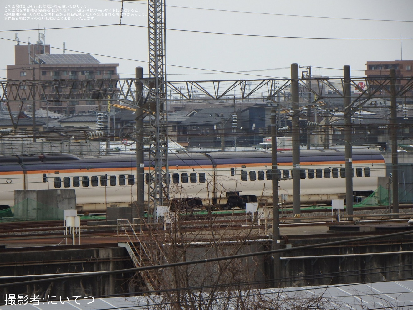 【JR東】E3系L53編成が新潟新幹線車両センターの解体線への拡大写真