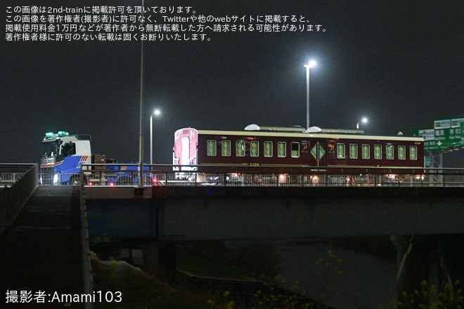 【阪急】座席指定車PRiVACE正雀工場搬入陸送を平野区内で撮影した写真