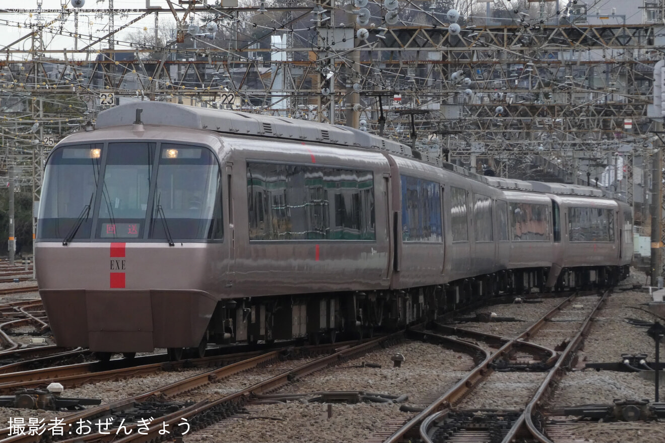 【小田急】30000形30057F+30257F(30057×4+30257×6)を使用した特別団体専用列車の拡大写真