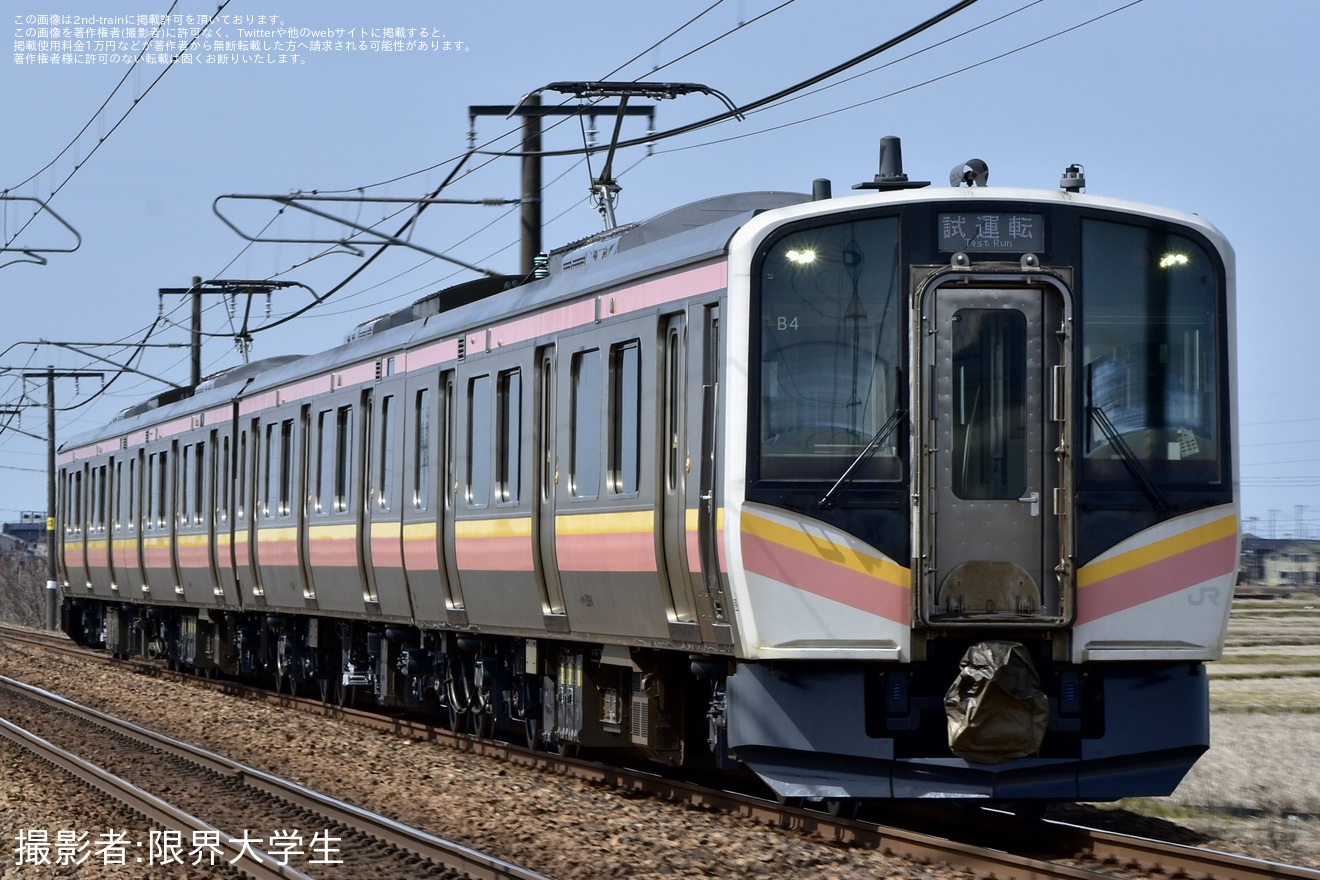 【JR東】E129系0番台B4編成新潟車両センター出場試運転の拡大写真