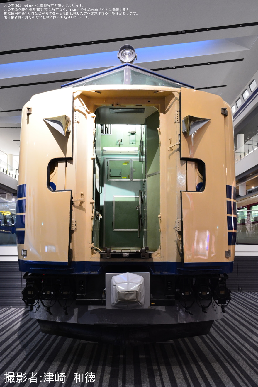 【JR西】京都鉄道博物館でLINE公式アカウント友達限定「大感謝DAY」でクハネ581形の貫通扉を開放の拡大写真