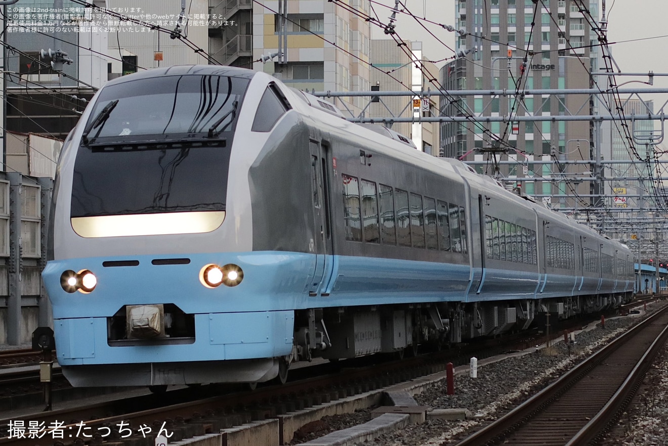【JR東】「よみうり貸切列車で行く!春色の古都鎌倉ぶらり旅」が運転の拡大写真