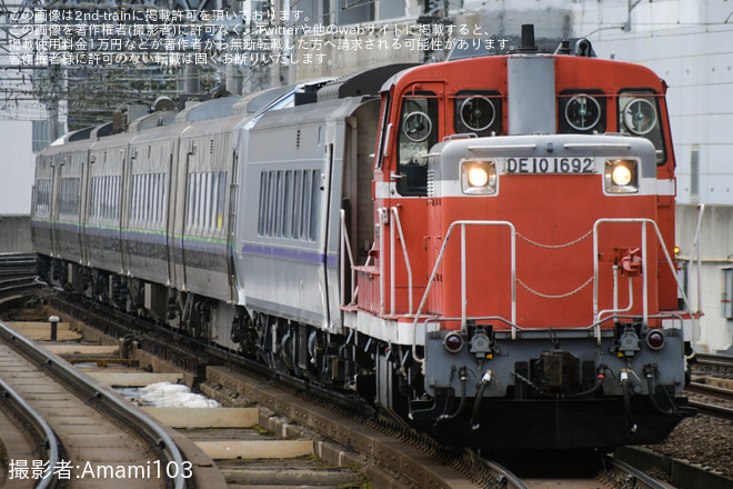 【JR北】キハ260-1323・789系HL1006編成苗穂工場入場を札幌駅で撮影した写真