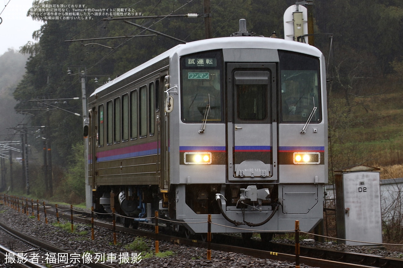 【JR西】キハ120-323下関総合車両所本所出場試運転の拡大写真