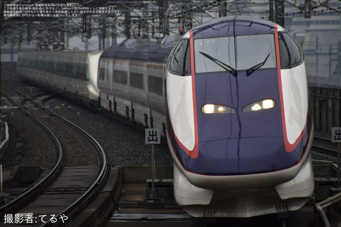 【JR東】E2系J66編成(200系カラー)がつばさ121号の伴走車として運用の拡大写真