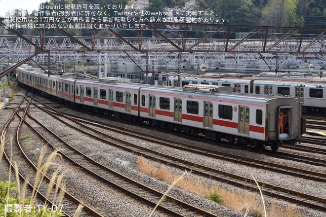 【東急】4502号車へのモニタリング装置設置のため組み換え作業を長津田検車区付近で撮影した写真