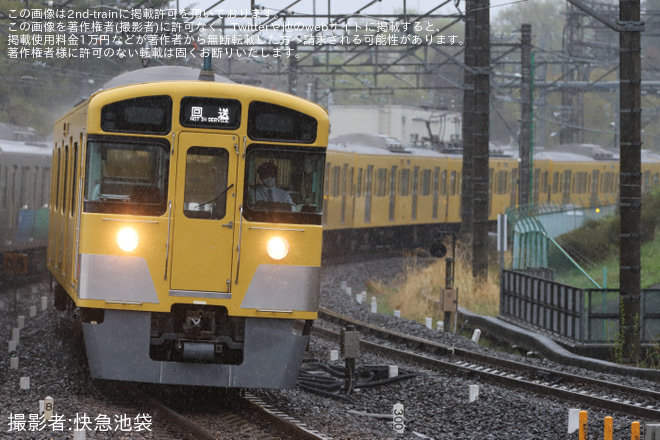 【西武】2000系2073F武蔵丘車両検修場入場回送を入間市駅で撮影した写真