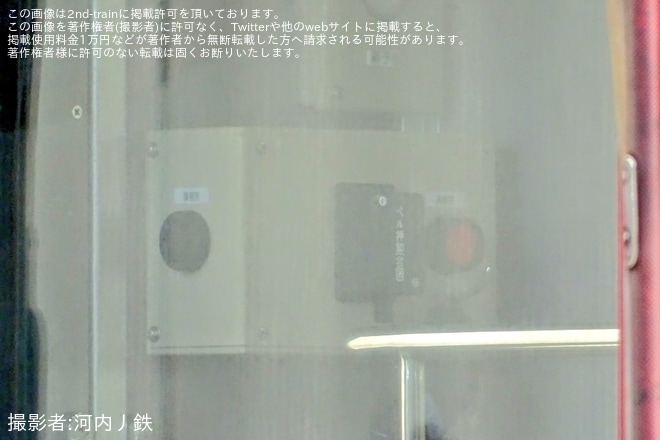 【近鉄】1026系VL35へドア開閉ボタンや監視カメラの設置を不明で撮影した写真