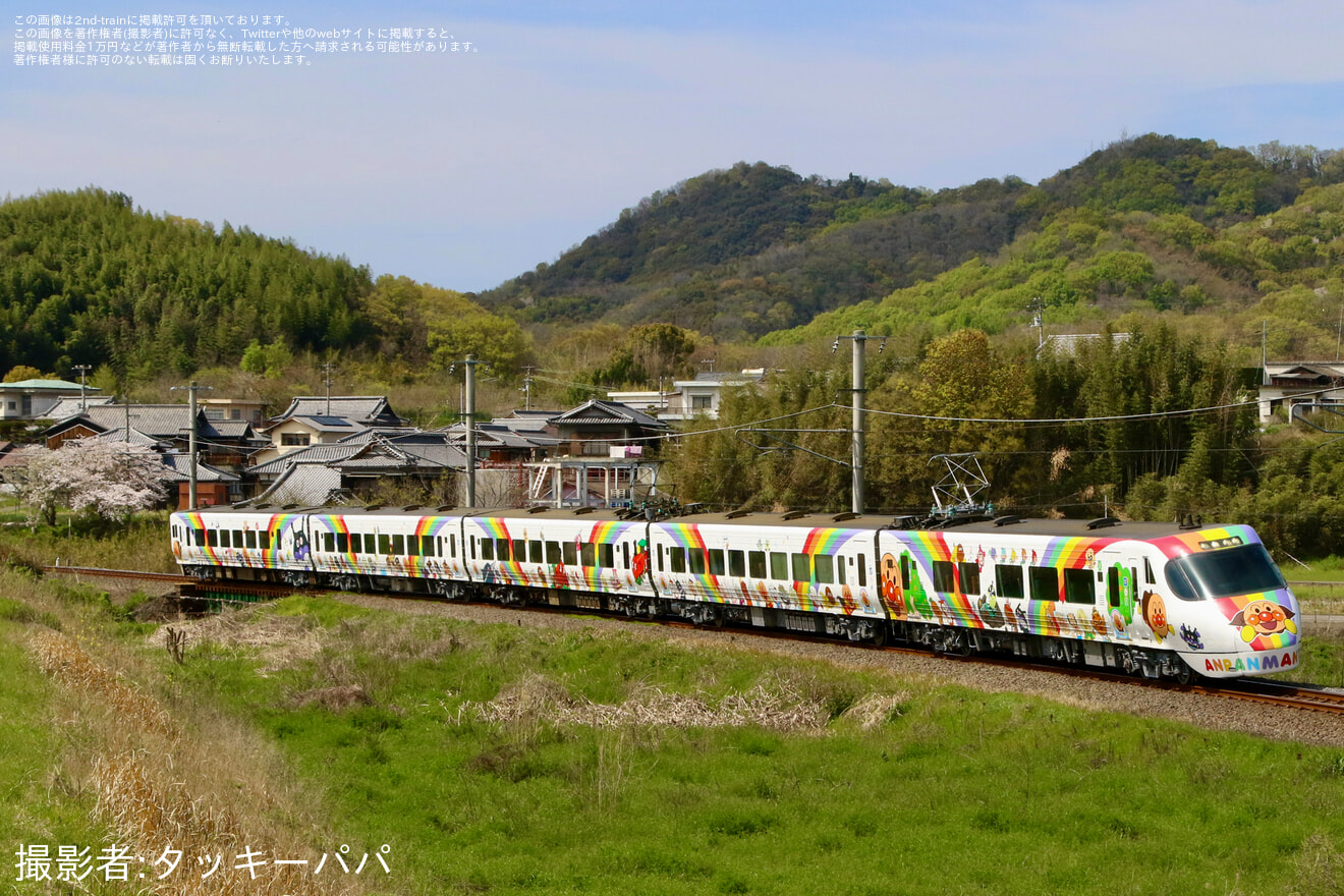 【JR四】8000系L3編成「アンパンマン列車」が検査を終えて多度津工場出場試運転の拡大写真