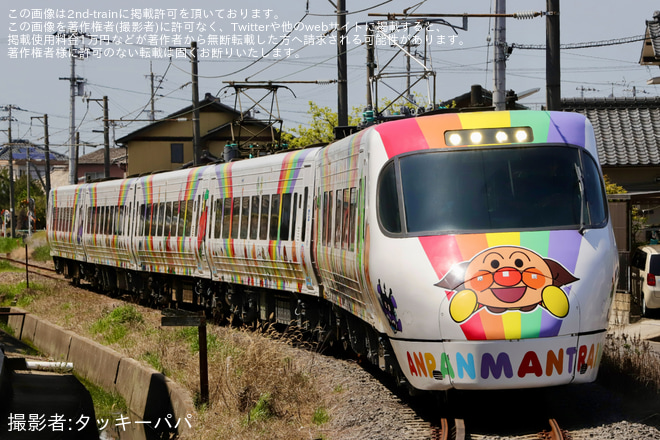 【JR四】8000系L3編成「アンパンマン列車」が検査を終えて多度津工場出場試運転を多度津工場構外側線で撮影した写真