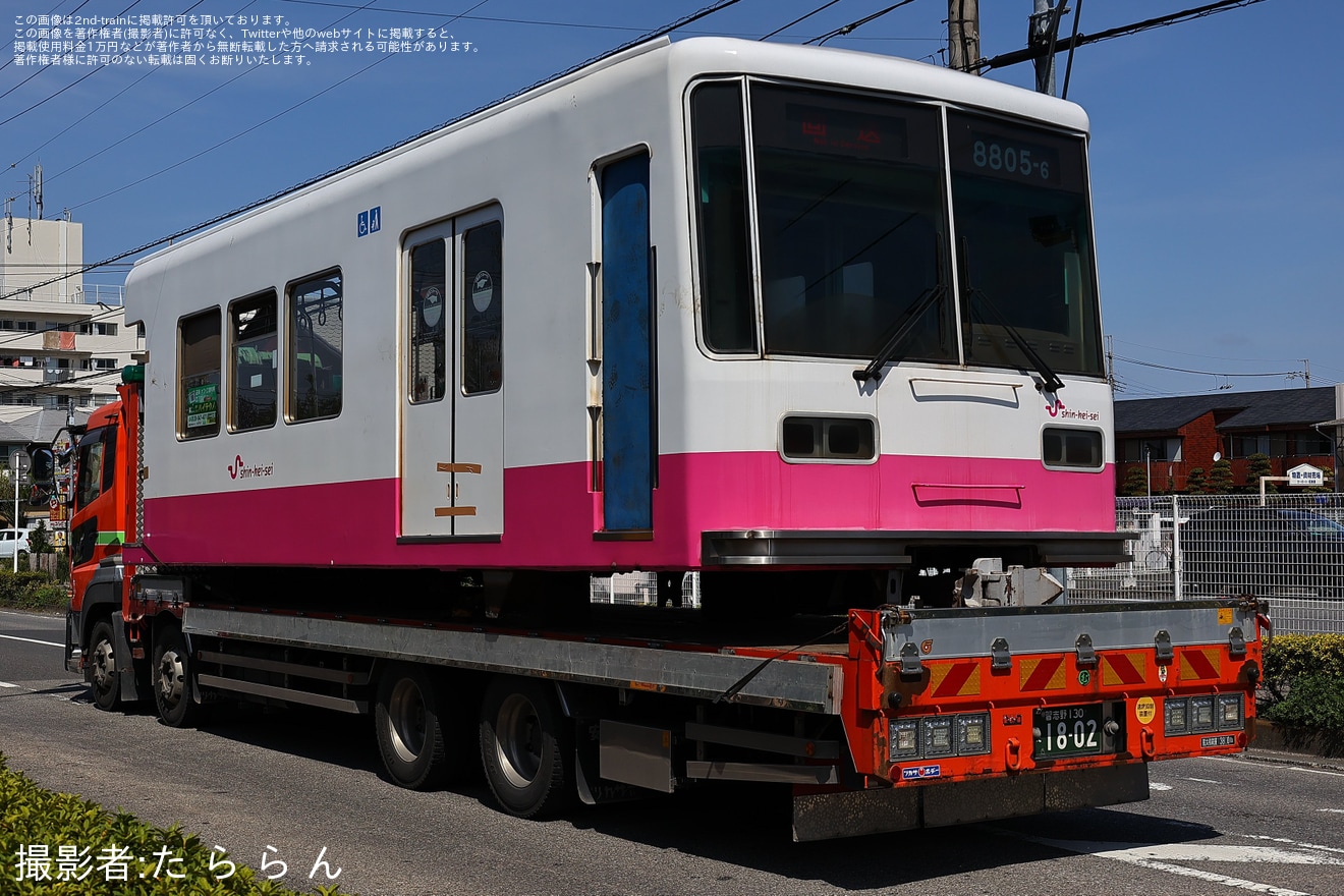 【新京成】8800形8805Fが廃車のためくぬぎ山車両基地から解体工場まで陸送の拡大写真