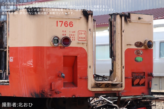 【JR北】キハ40-1766(国鉄色ツートンカラー)が苗穂工場にて解体中