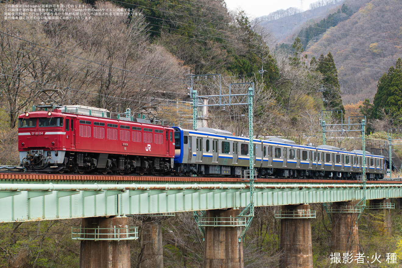 【JR東】E235系1000番台クラJ-33編成 配給輸送の拡大写真