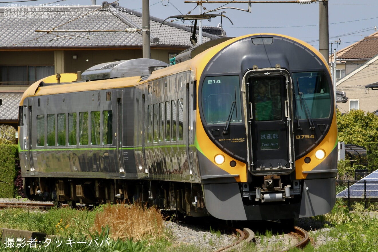 【JR四】8600系E14編成 多度津工場出場試運転の拡大写真