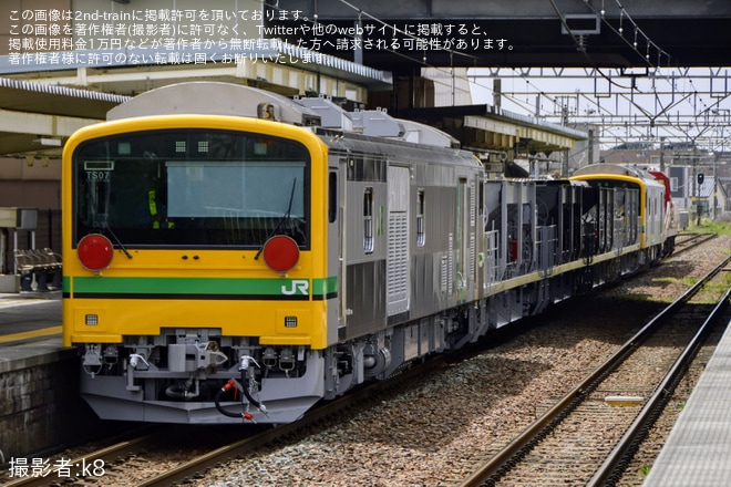 【JR東】GV-E197系TS07編成新津へ甲種輸送を豊栄駅で撮影した写真