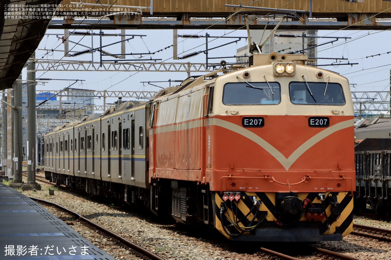 【台鐵】EMU800EP857編成 が台灣車輛へ入場の拡大写真