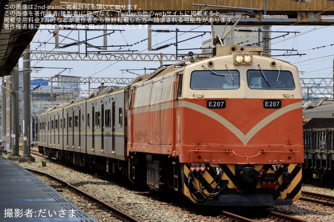 【台鐵】EMU800EP857編成 が台灣車輛へ入場を不明で撮影した写真